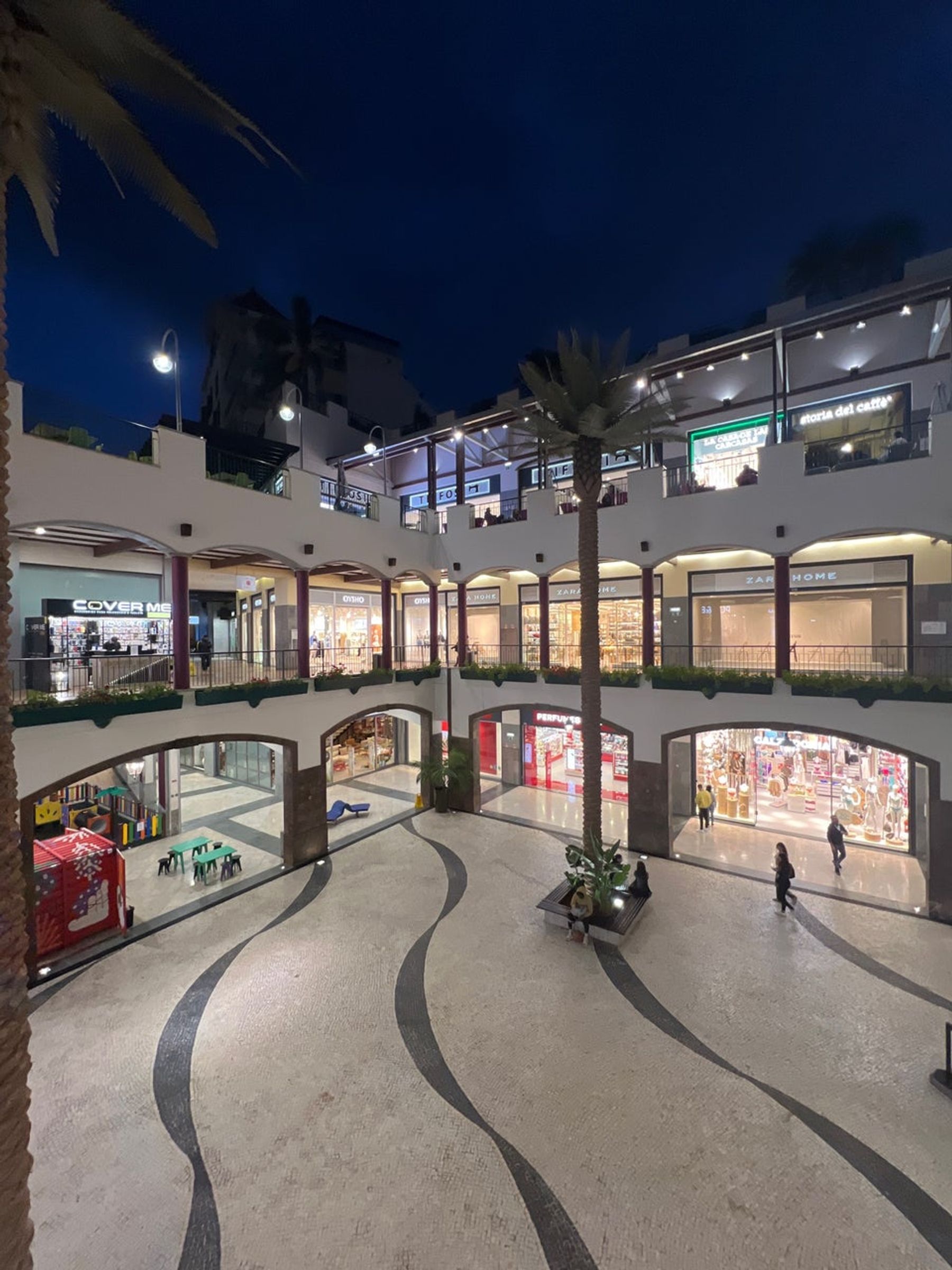 Forum Shopping Center